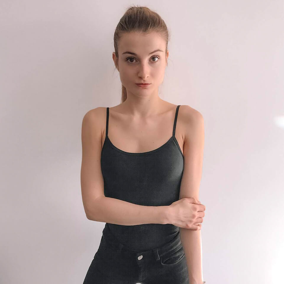 Alexandra Pocsik -Personal Trainer & Yoga Instructor 008