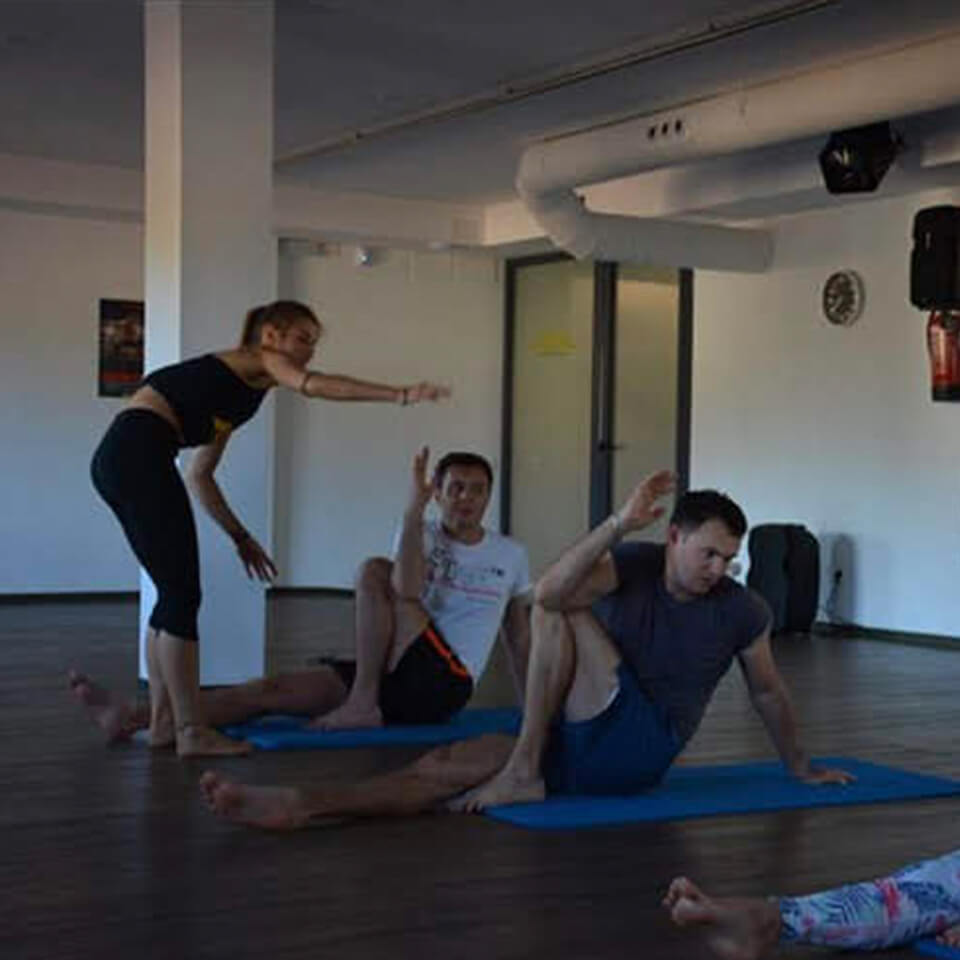 Alexandra Pocsik -Personal Trainer & Yoga Instructor 011